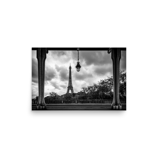 Tirage photo de Paris "The Eiffel Tower from Bir Hakeim bridge B&W" - Paris - The Artistic Way