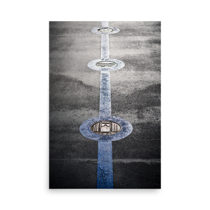 Tirage photo "Medallion on the ground of Tower bridge" - Londres - The Artistic Way