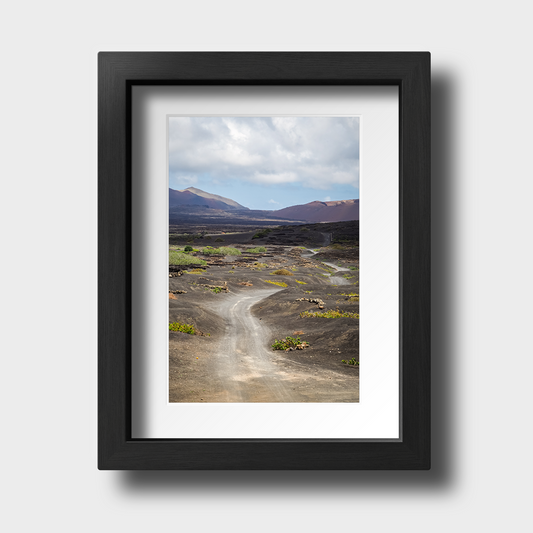 Tirage photo de Lanzarote "Path of land between volcanoes in Lanzarote" - Îles Canaries - The Artistic Way