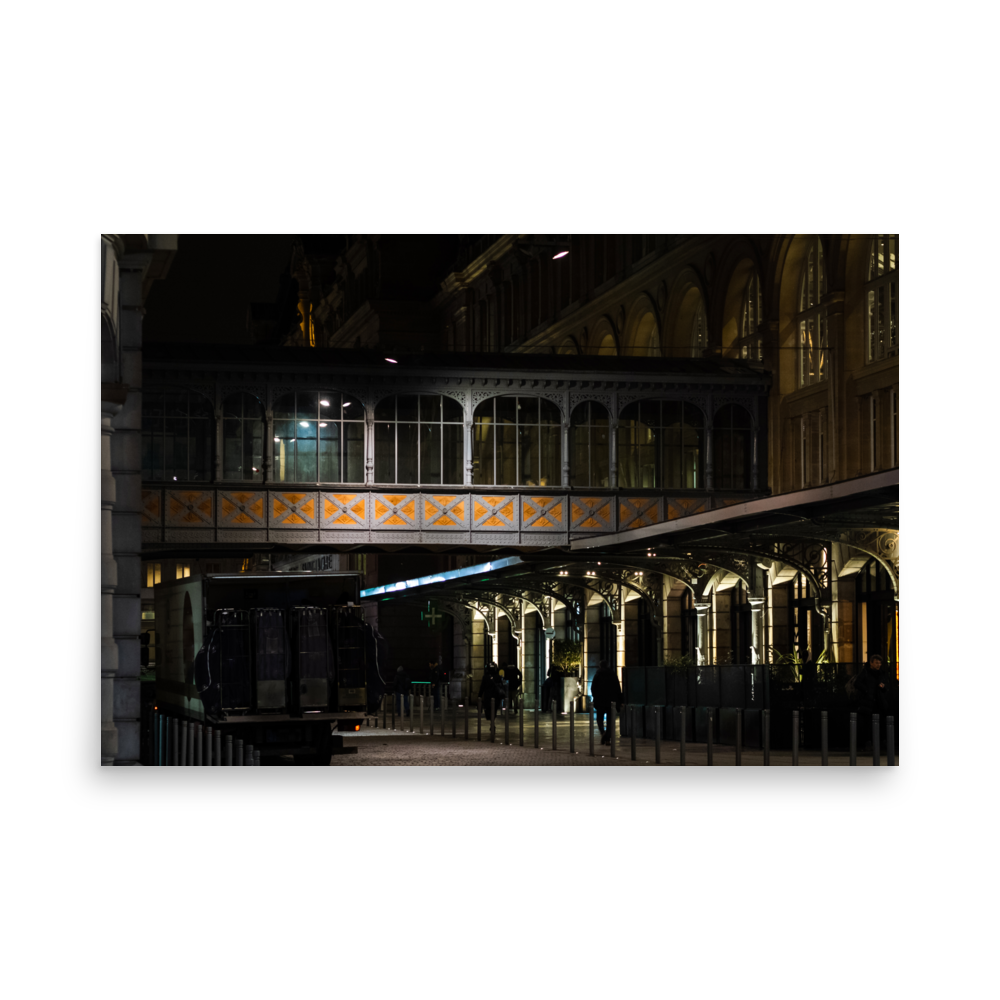 Tirage photo de Paris "Night atmosphere at Saint Lazare train station" - Paris - The Artistic Way