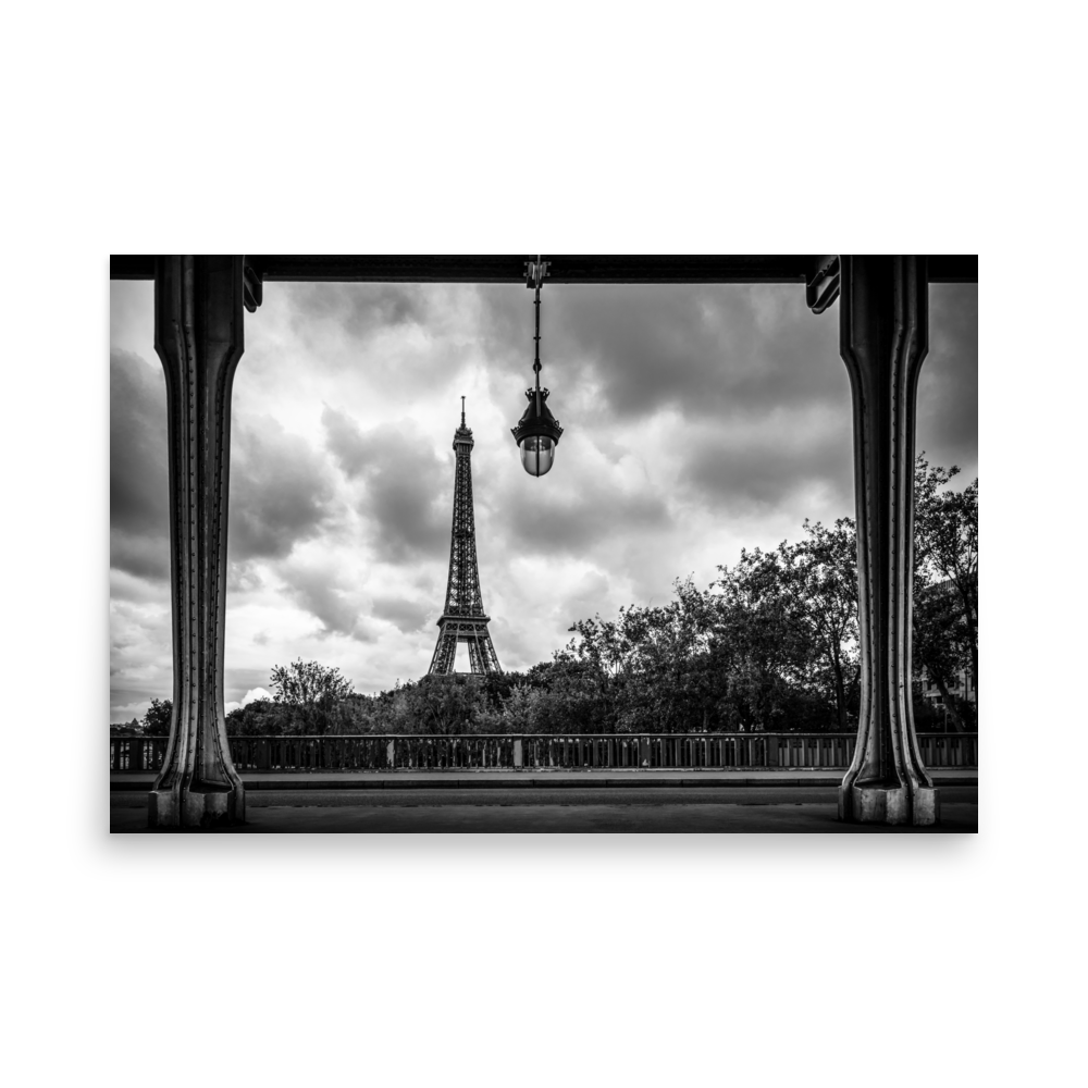 Tirage photo de Paris "The Eiffel Tower from Bir Hakeim bridge B&W" - Paris - The Artistic Way